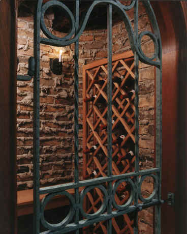 wine cellar 640.tif (560348 bytes)